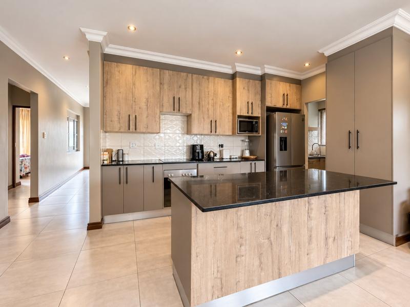 3 Bedroom Property for Sale in Gateway Manor North West